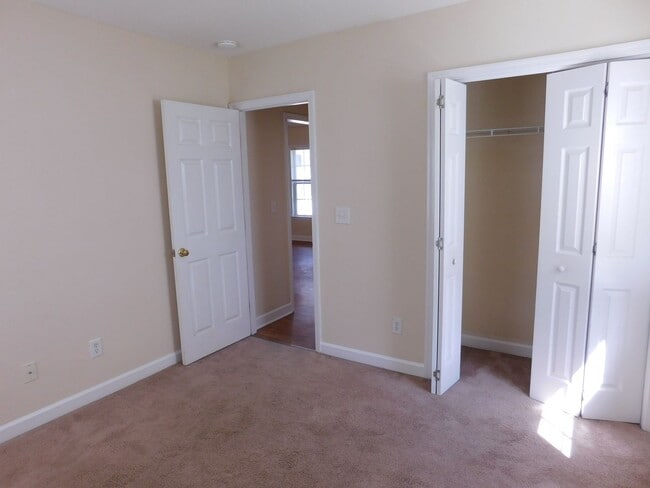 Building Photo - 113 Fairmount Way