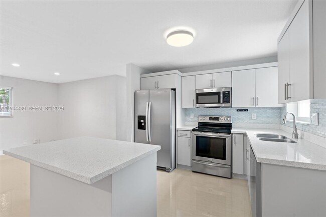 Building Photo - 1472 NE 62nd St