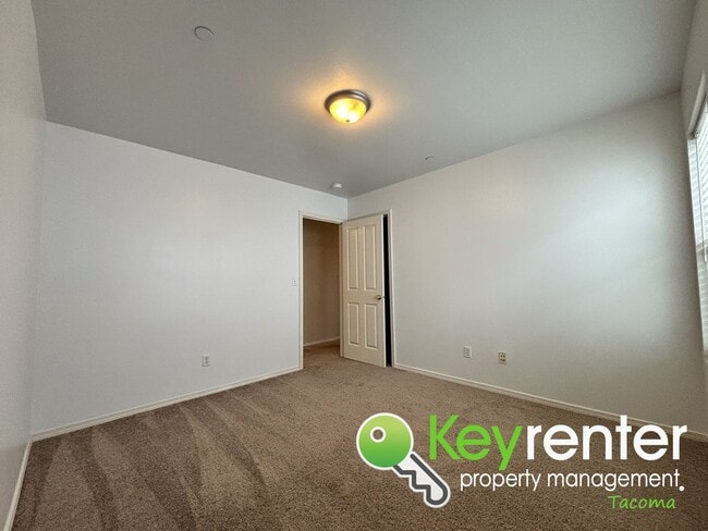 Building Photo - Spacious 4-Bedroom, 2.5 Bath Dupont Rental 5 Minutes from JBLM – Over 2,600 Sq Ft of Comfort