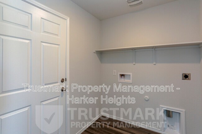 Building Photo - 1003 Cedar Trl