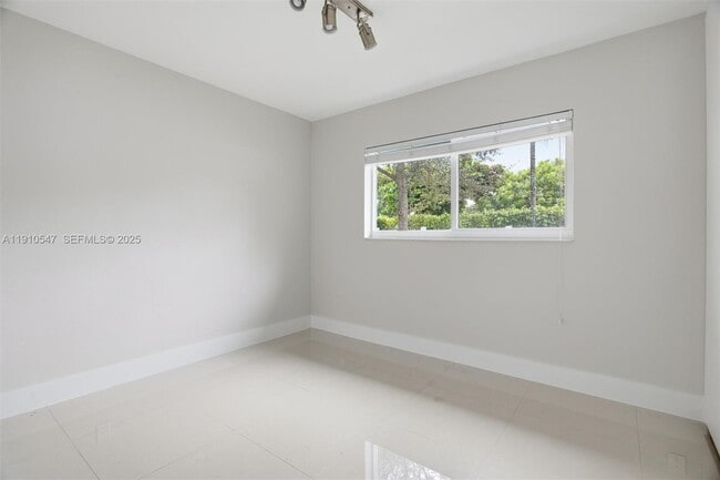 Building Photo - 5250 SW 96th Ave