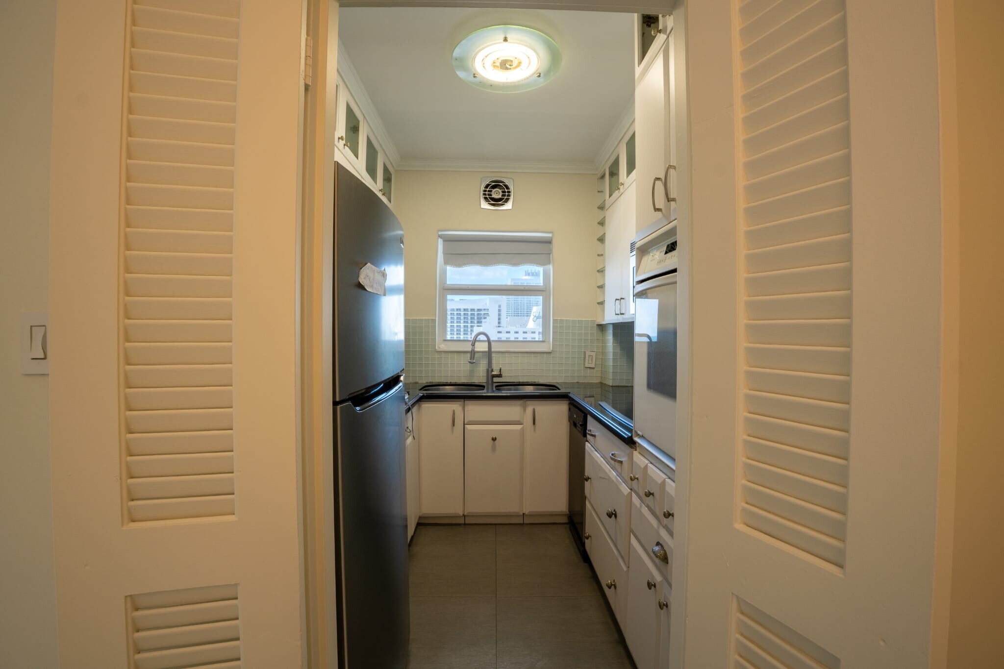 Building Photo - 4747 Collins Ave