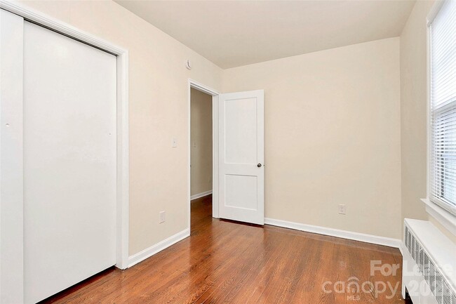 Building Photo - 540 Wakefield Dr