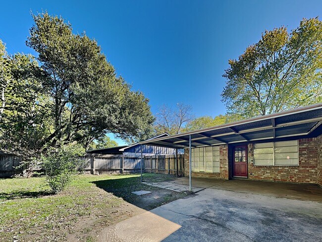 Building Photo - 16362 Brinkwood Dr