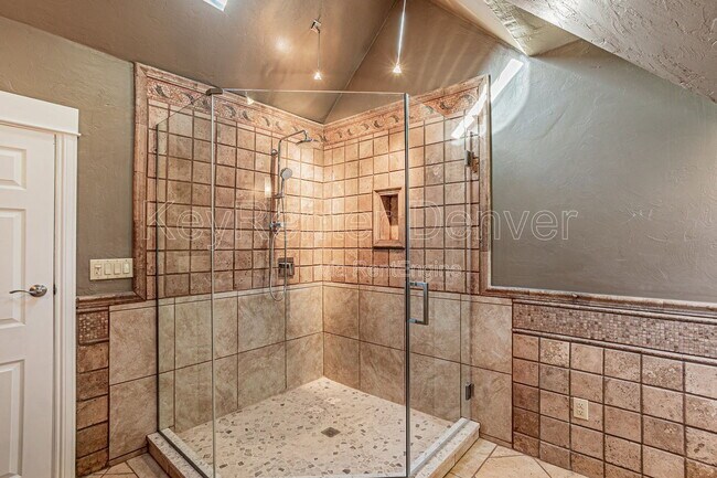 Building Photo - 2105 W 31st Ave
