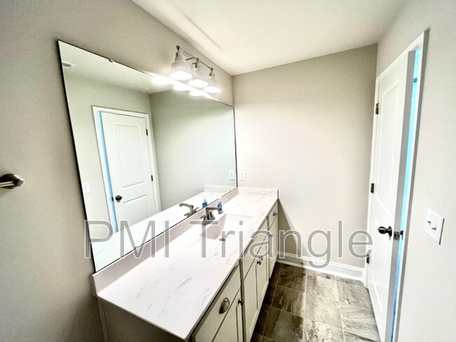 Building Photo - 606 Gateway Crossing Lane