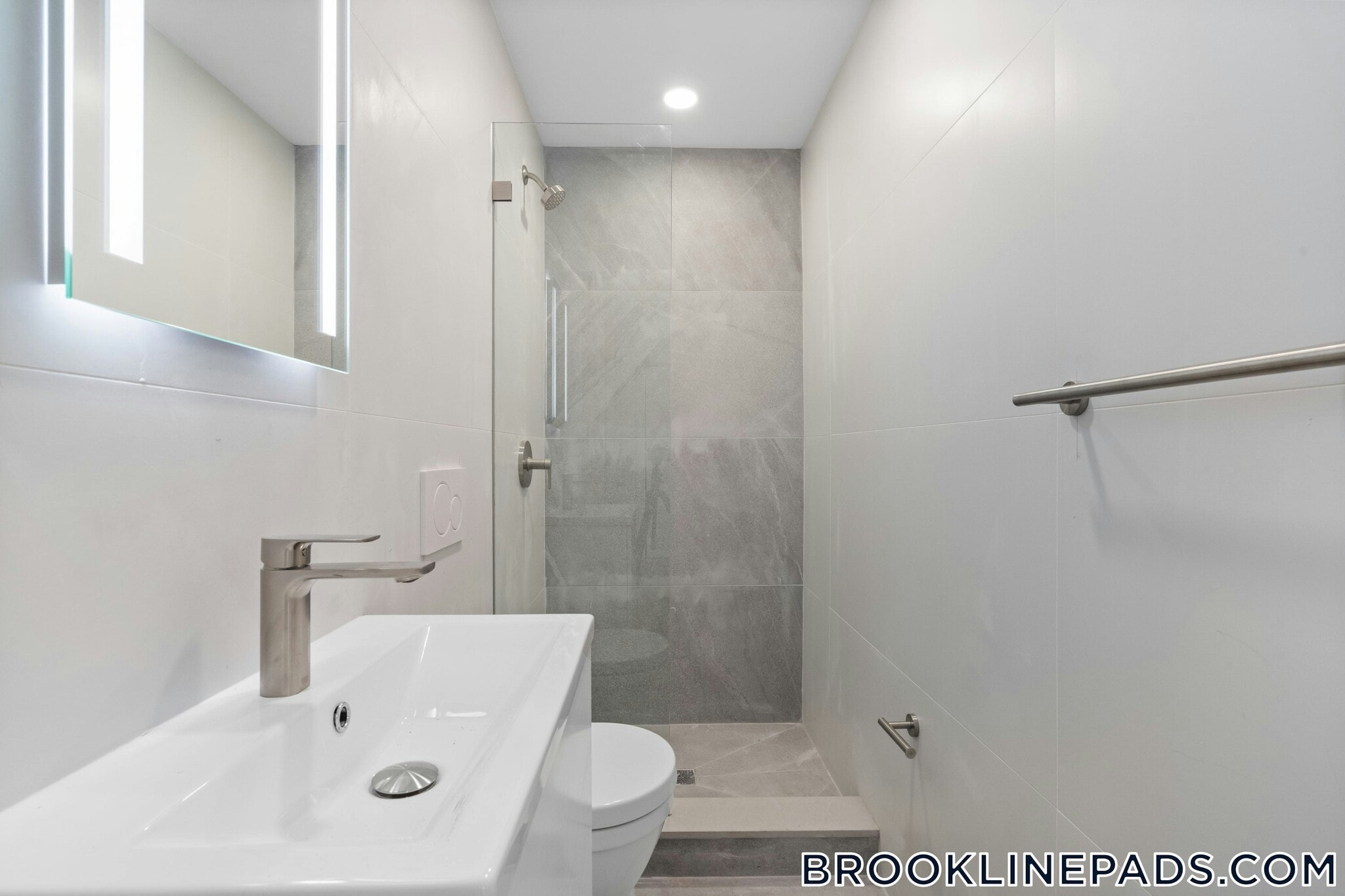 Building Photo - 1578 Beacon St