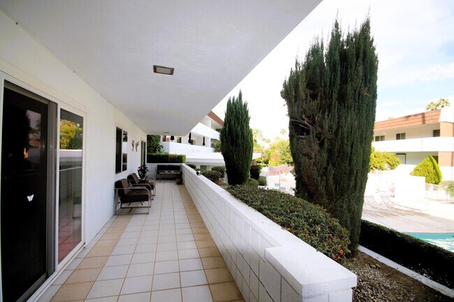 Building Photo - 2396 S Palm Canyon Dr