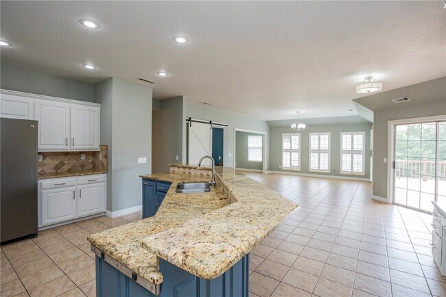 Building Photo - 14198 Rolling Hills Dr