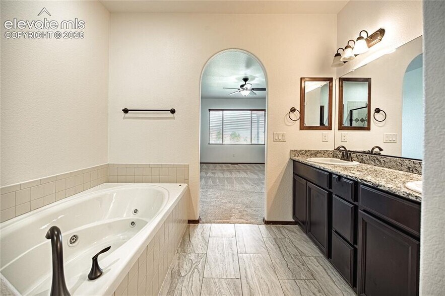 Building Photo - 11824 Black Hills Dr