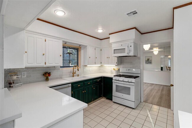Building Photo - 470 Old Hickory Dr