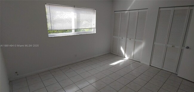 Building Photo - 1400 NE 54th St