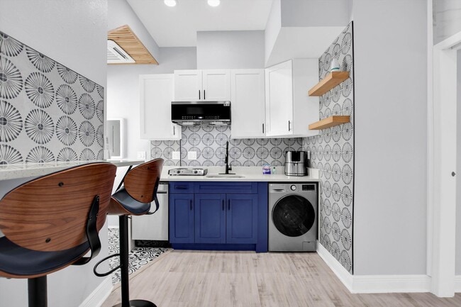 Building Photo - Modern, Stylish 1-Bed, 1-Bath Apartment - Electric, Water, Grounds Care, and Pest Control all Inc...