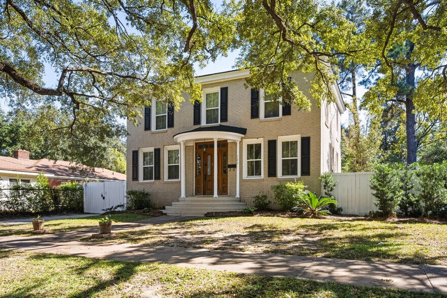 Building Photo - 220 Cleland St