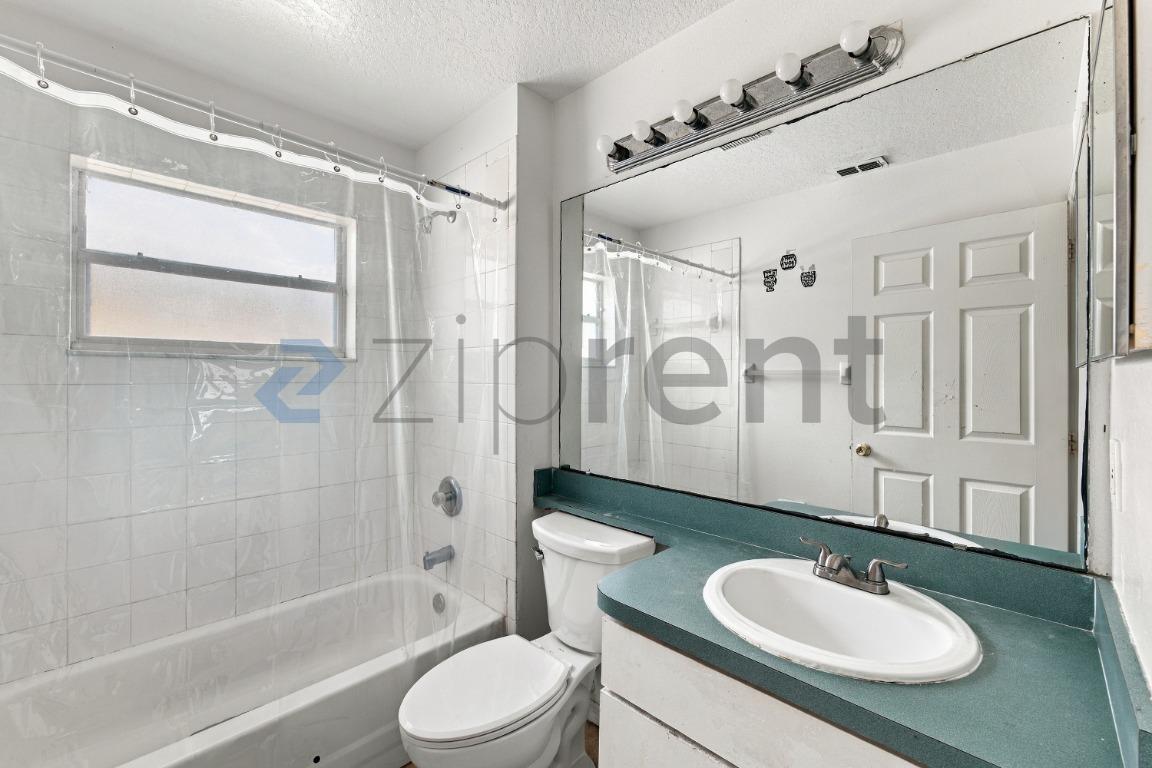 Building Photo - Unit
