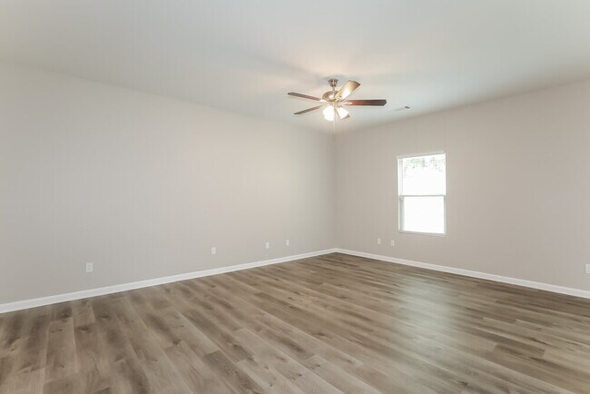Building Photo - 1044 Sutherland Dr