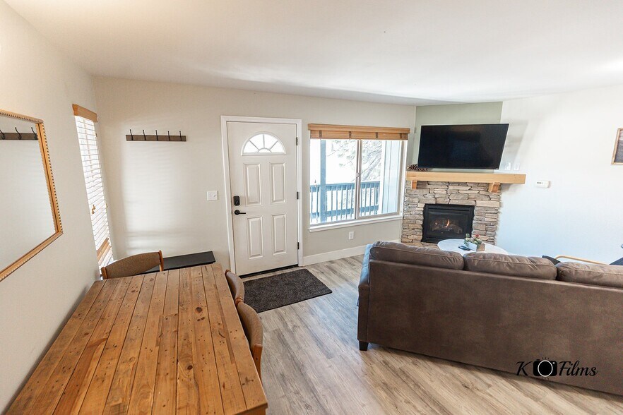 Building Photo - 360 Galaxy Ln