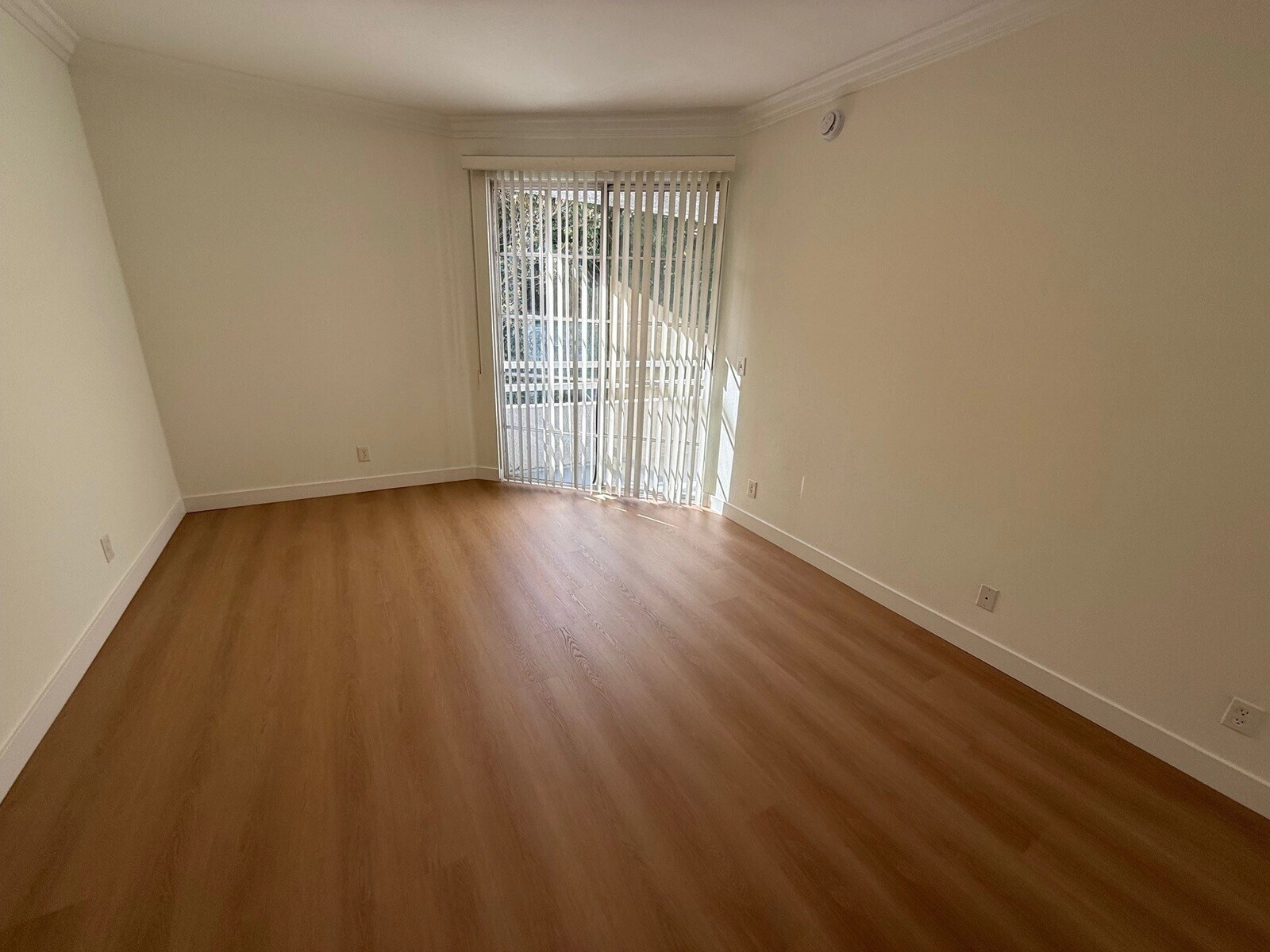 Building Photo - 15507 Moorpark St