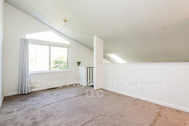 Building Photo - 806 Gregorys Way