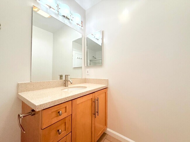 Building Photo - Fantastic Spacious 2 bed 2 bath condo in prime Sherman Oaks - Studio City with Pool and Gym!