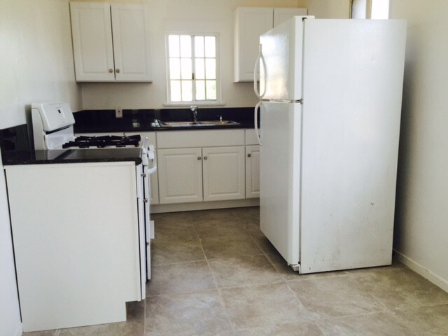 Building Photo - 1429 W 64th St