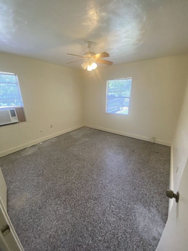 Building Photo - 2 bed 1 Bath Leesburg