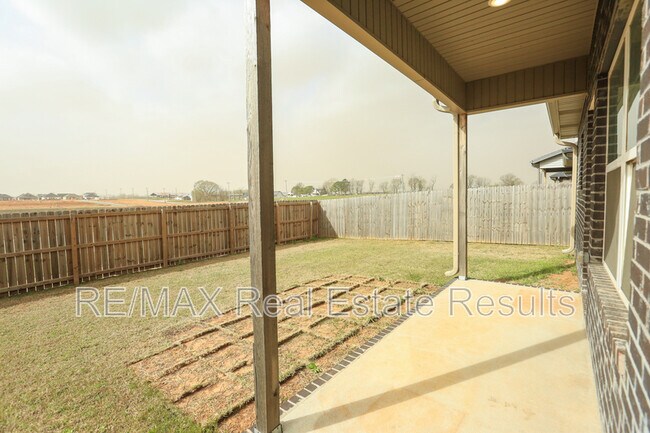 Building Photo - 5911 SW Gentle Winds Ave