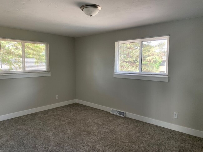 Building Photo - Beautiful 4 Bedroom 3 Bathroom Home in Wes...