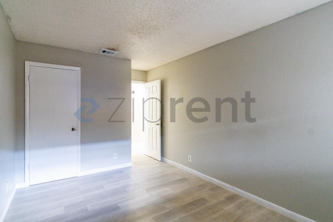 Building Photo - Unit A