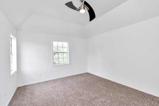 Building Photo - 12818 Chamberlain Dr