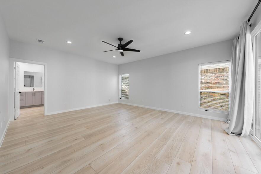 Building Photo - 14140 Regency Pl