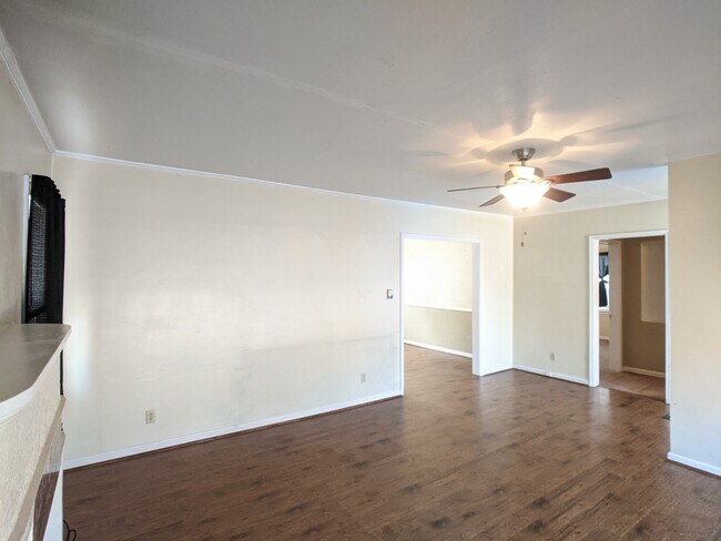 Building Photo - 1428 Axtell St