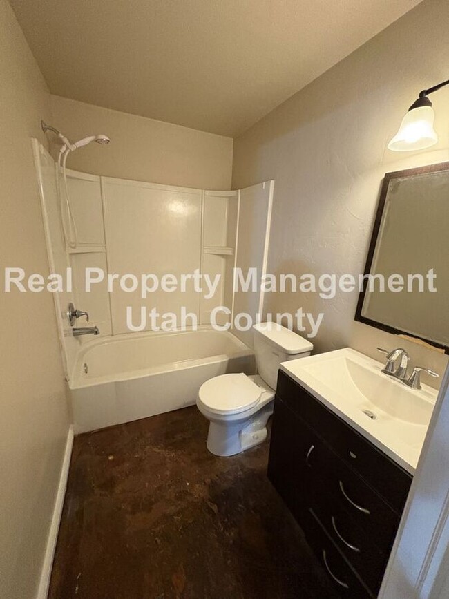 Building Photo - 2477 Garden Dr