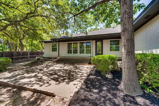Building Photo - 3403 Sheffield Dr
