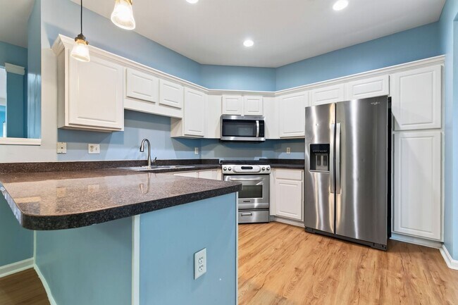 Building Photo - 5495 Hampton Ct