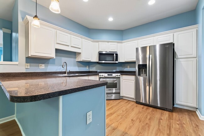 Building Photo - Spacious 3 Bed / 2 Bath Townhouse in Atlanta – $1,995/mo (Trash & Landscaping Included!)