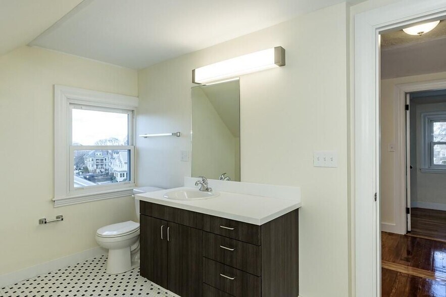 Building Photo - 29 Bentley St