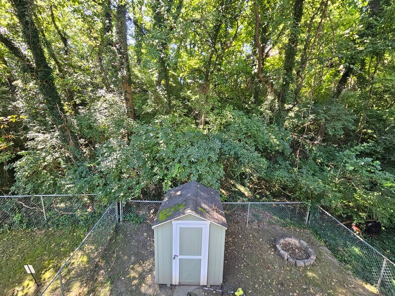 Building Photo - 249 Earnshaw Ave