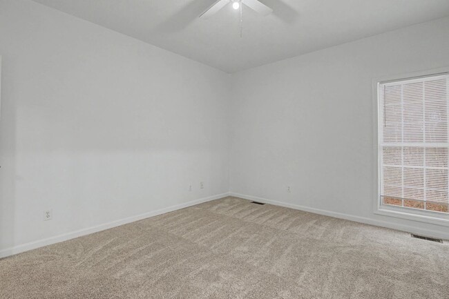 Building Photo - Carolina Lakes!