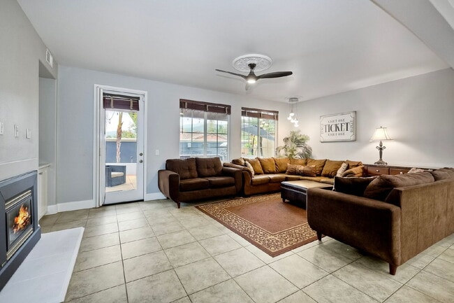 Building Photo - Furnished Rental Available