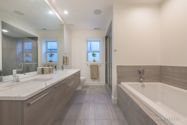 Building Photo - 1146 W Hubbard St