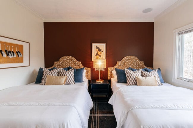 Building Photo - 33 Pinners Ln