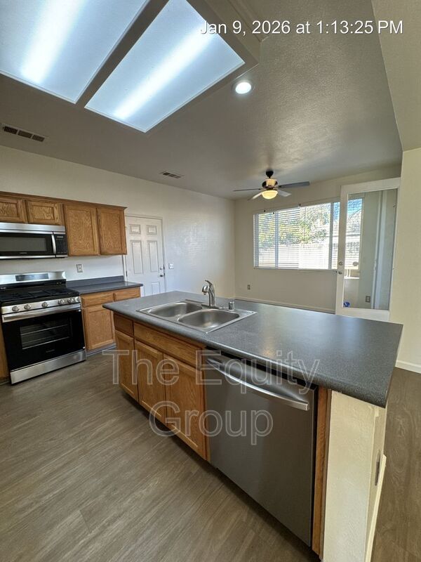 Building Photo - 816 W Loyola Ave