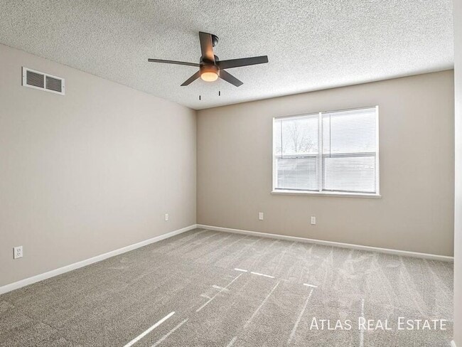 Building Photo - 1633 W Prairie St