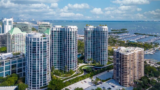 Building Photo - 2831 S Bayshore Dr