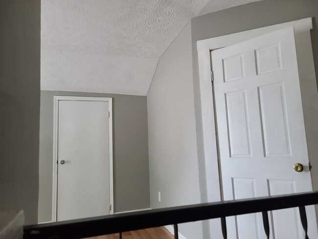Building Photo - 2 bed 2 bath with bonus areas!  LEASING SPECIAL - MOVE IN BY 5/31/2026 AND RECEIVE 2ND MONTH OF R...