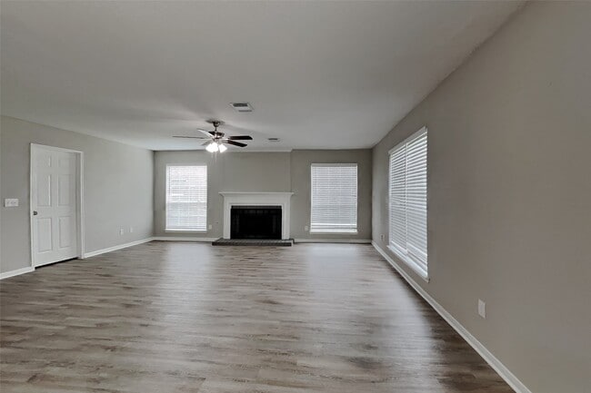 Building Photo - 16303 Hickory Point Rd