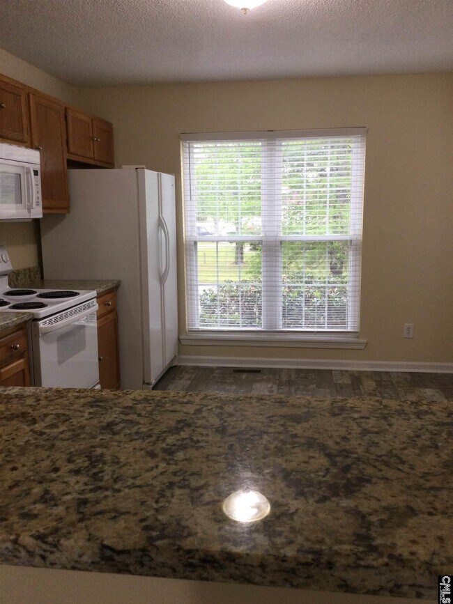 Building Photo - 15 Lamplighter Ct