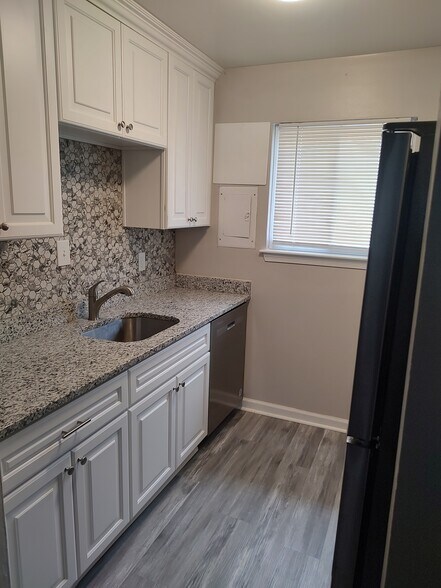 Building Photo - 807 Spencer Ct