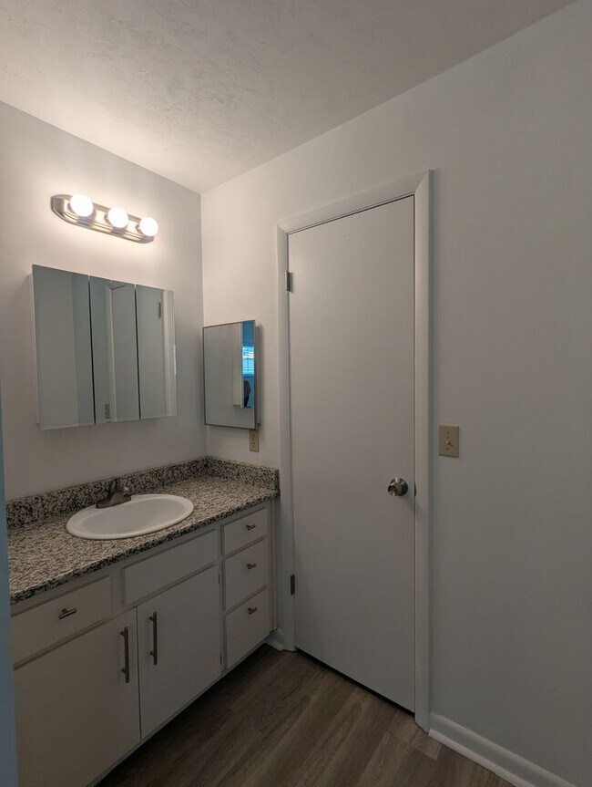 Building Photo - 2 bedroom/ 2 bath in Turkey Creek Forest